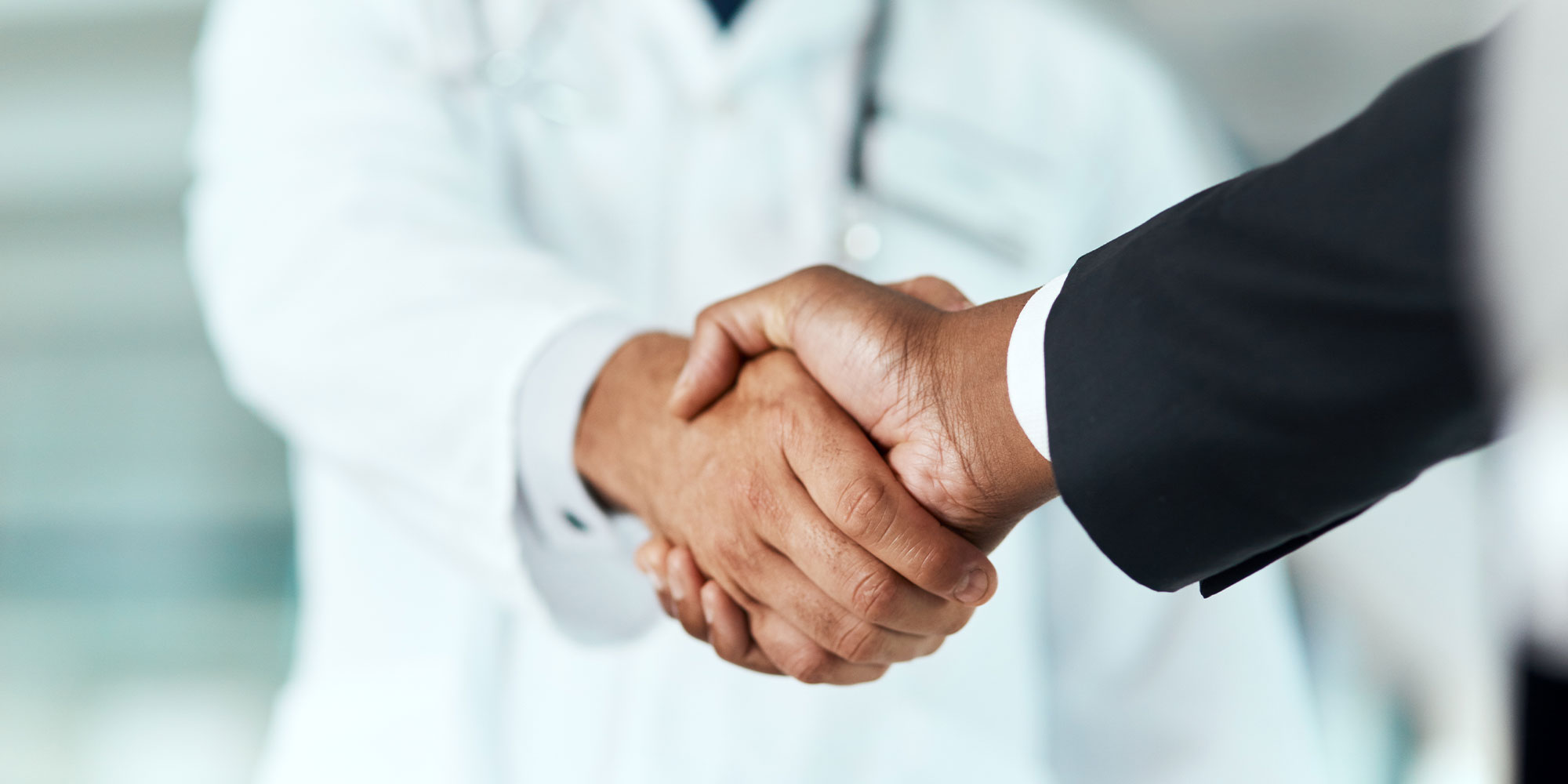 handshake of doctor and patient